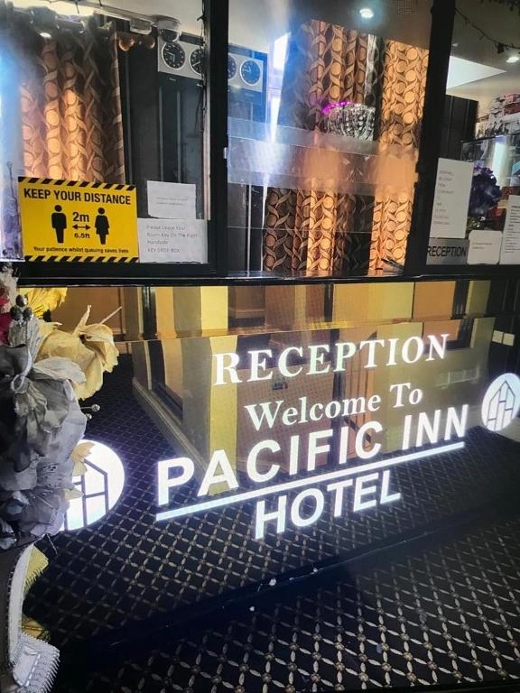 Welcome to Pacific Inn Hotel reception in Southall