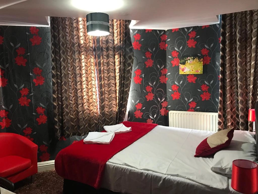 Pacific Inn London Heathrow room 3